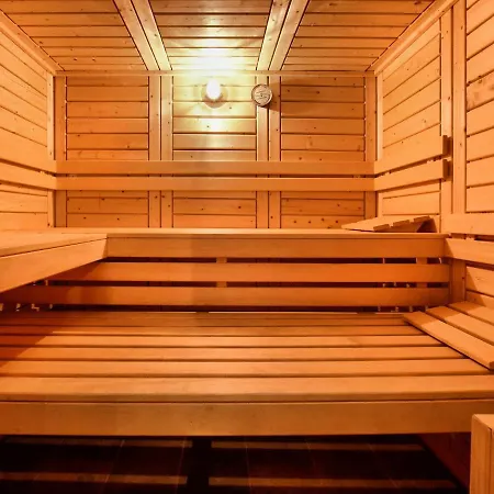 Dom wakacyjny Cozy Holiday In Dion With Sauna&jacuzzi Beauraing